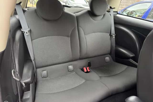 MINI Cooper (2010) thumbnail 6