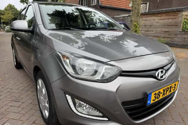 Hyundai i20 (2012) thumbnail 2