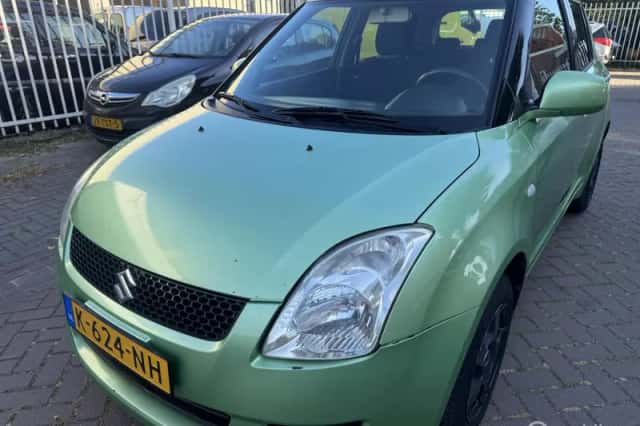 Suzuki Swift (2009) thumbnail 1