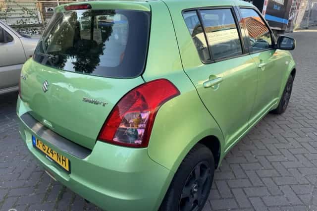 Suzuki Swift (2009) thumbnail 3