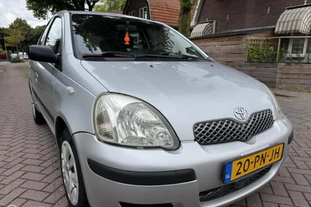 Toyota Yaris (2004) thumbnail 2