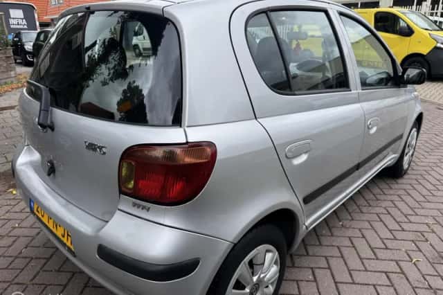 Toyota Yaris (2004) thumbnail 4