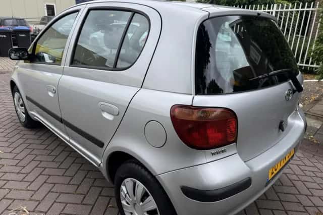 Toyota Yaris (2004) thumbnail 5