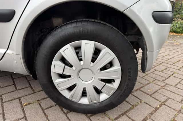 Toyota Yaris (2004) thumbnail 6