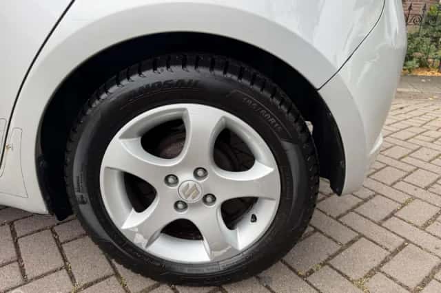 Suzuki Swift (2007) thumbnail 6
