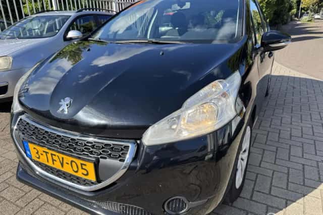 Peugeot 208 (2013) thumbnail 1