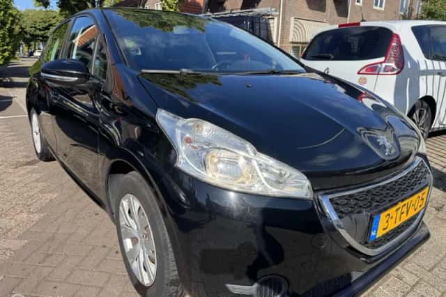 Peugeot 208 (2013) thumbnail 3