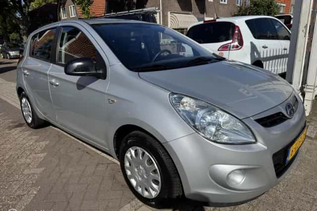 Hyundai i20 (2012) thumbnail 2