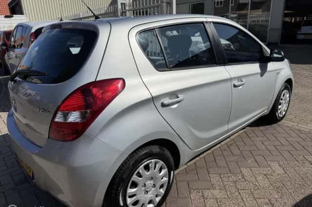 Hyundai i20 (2012) thumbnail 3