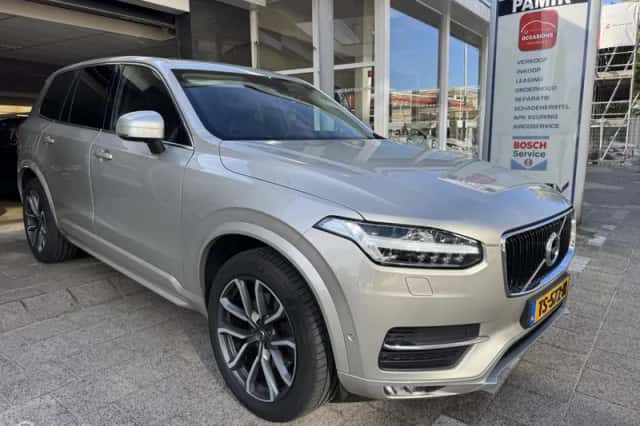 Volvo XC90 (2015) thumbnail 2