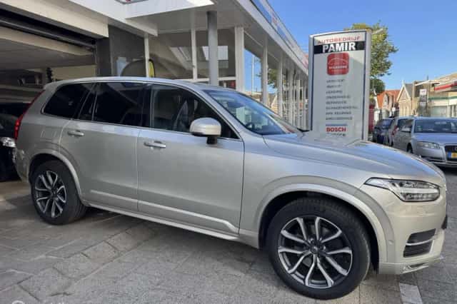 Volvo XC90 (2015) thumbnail 3