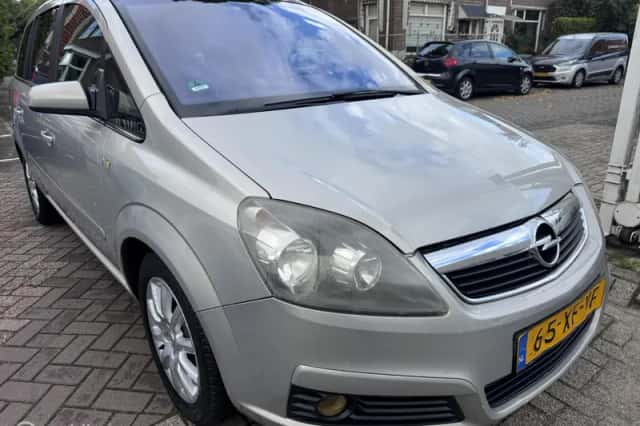 Opel Zafira (2007) thumbnail 2