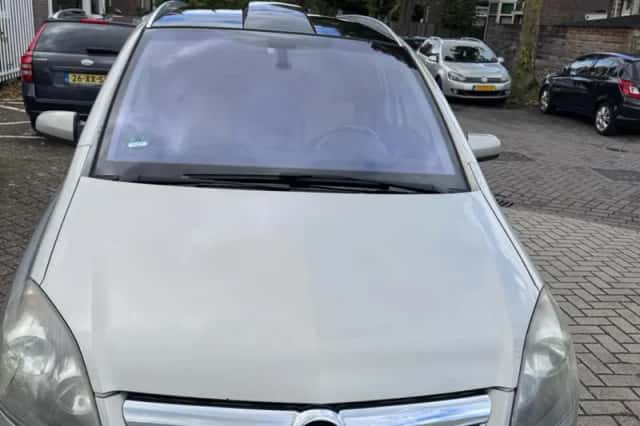 Opel Zafira (2007) thumbnail 3