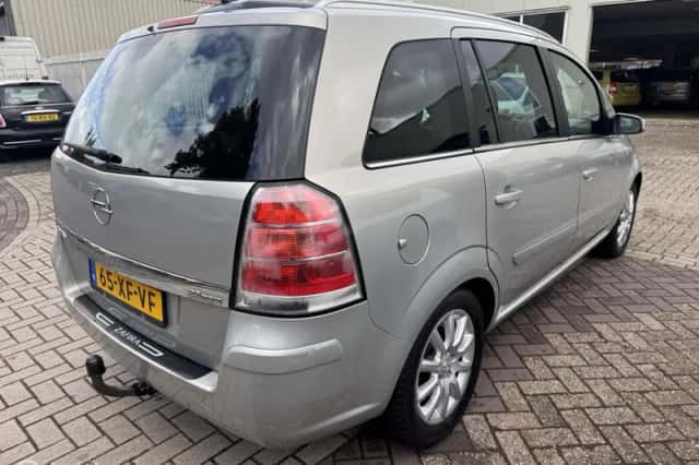 Opel Zafira (2007) thumbnail 4