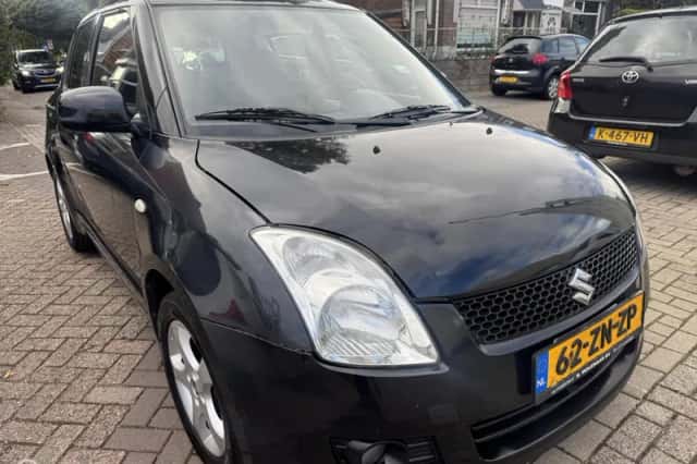 Suzuki Swift (2008) thumbnail 2