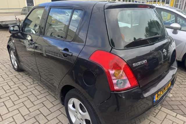 Suzuki Swift (2008) thumbnail 5