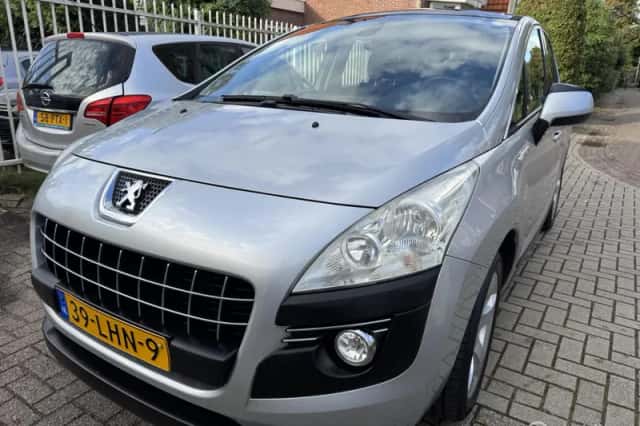 Peugeot 3008 (2010) thumbnail 1