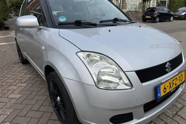 Suzuki Swift (2005) thumbnail 2