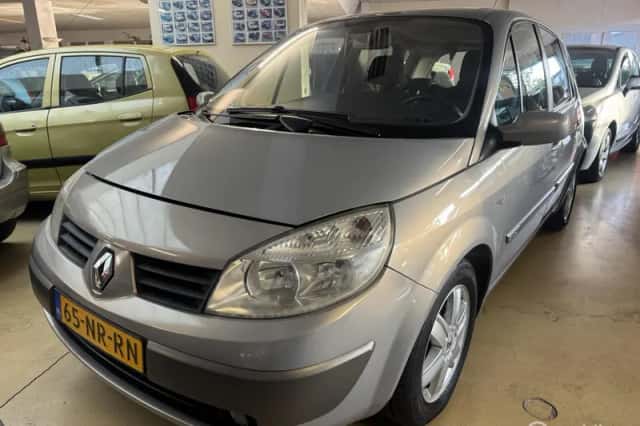 Renault Scénic (2004) thumbnail 1