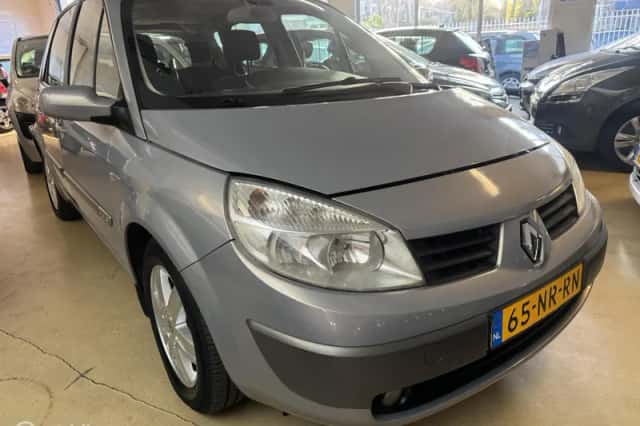 Renault Scénic (2004) thumbnail 2