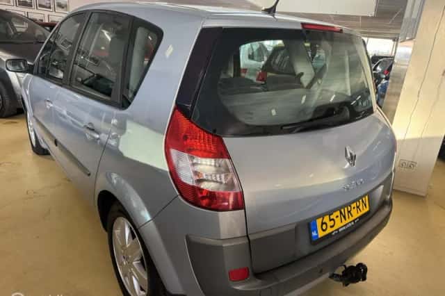 Renault Scénic (2004) thumbnail 3