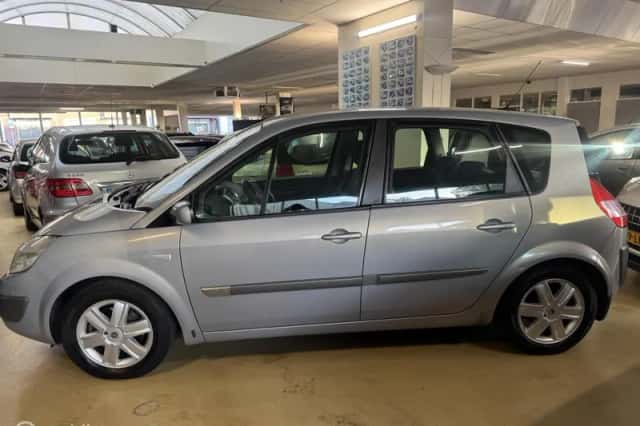 Renault Scénic (2004) thumbnail 4