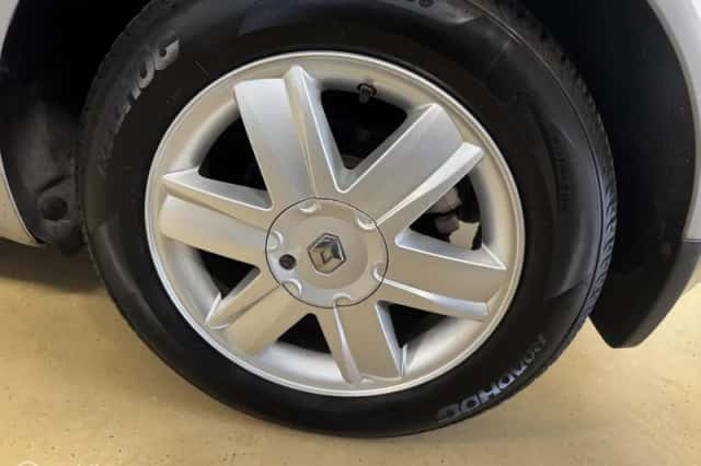 Renault Scénic (2004) thumbnail 6