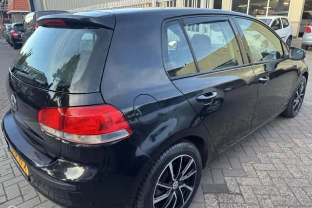 Volkswagen Golf (2009) thumbnail 4