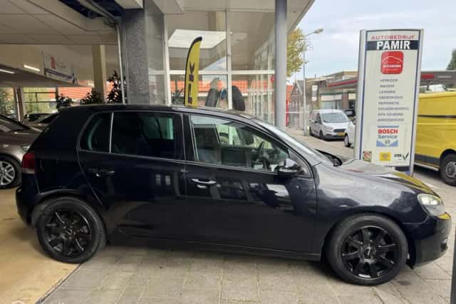 Volkswagen Golf (2009) thumbnail 4