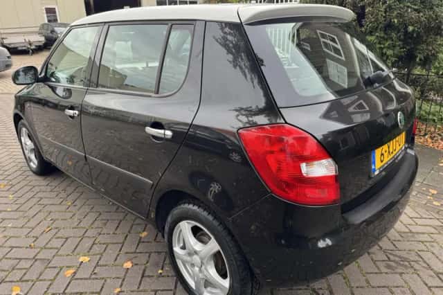 Škoda Fabia (2009) thumbnail 5