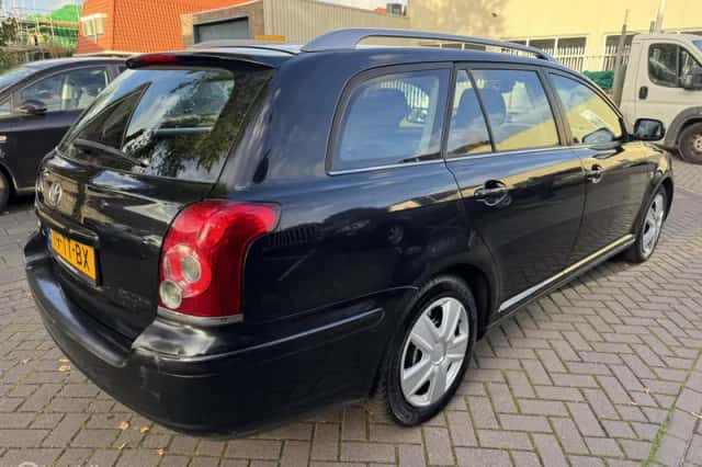 Toyota Avensis (2006) thumbnail 4