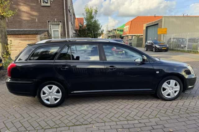 Toyota Avensis (2006) thumbnail 5