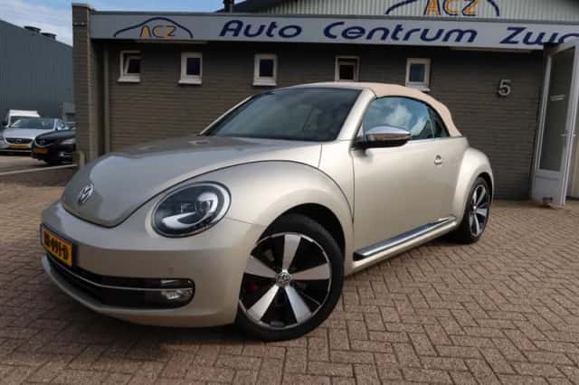 Volkswagen Beetle (2015) thumbnail 1