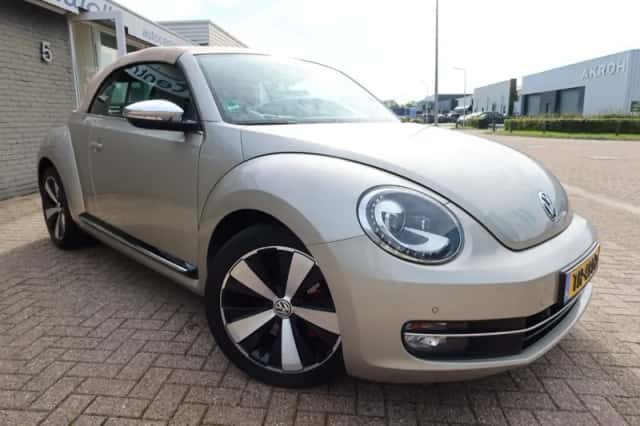 Volkswagen Beetle (2015) thumbnail 2