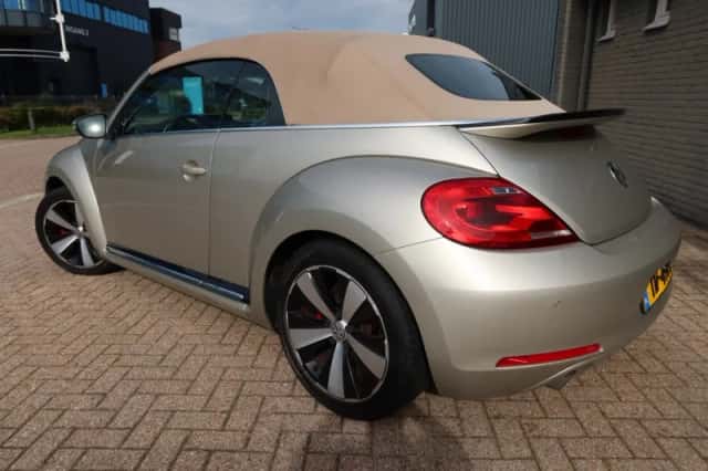 Volkswagen Beetle (2015) thumbnail 5
