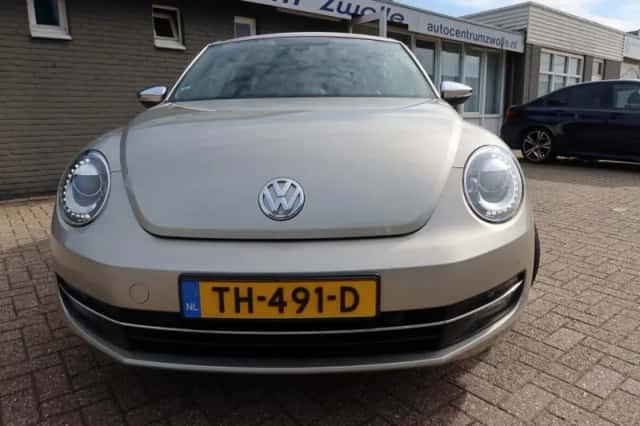 Volkswagen Beetle (2015) thumbnail 6