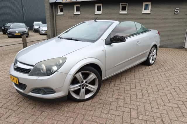 Opel Astra (2009) thumbnail 1