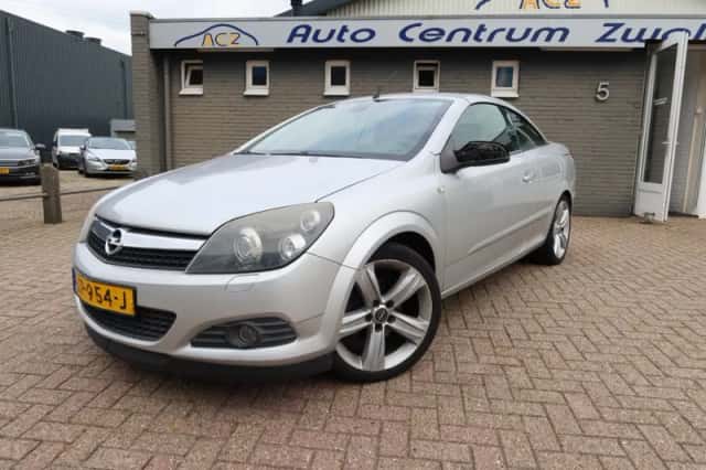 Opel Astra (2009) thumbnail 3