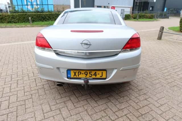 Opel Astra (2009) thumbnail 5