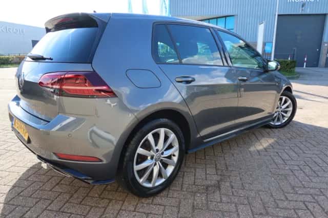Volkswagen Golf (2019) thumbnail 3