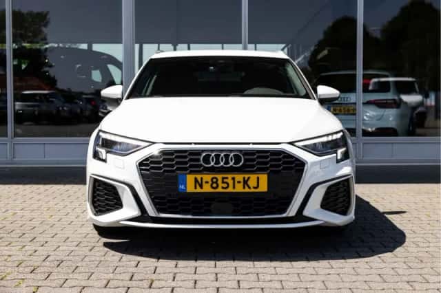 Audi A3 (2021) thumbnail 4