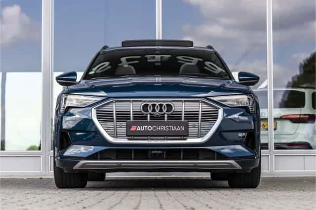 Audi e-tron (2018) thumbnail 4