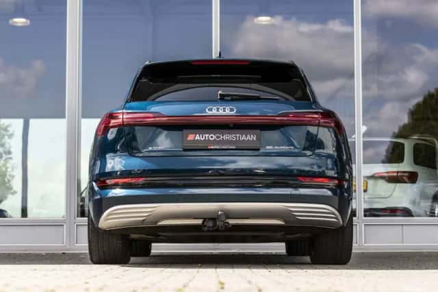 Audi e-tron (2018) thumbnail 5