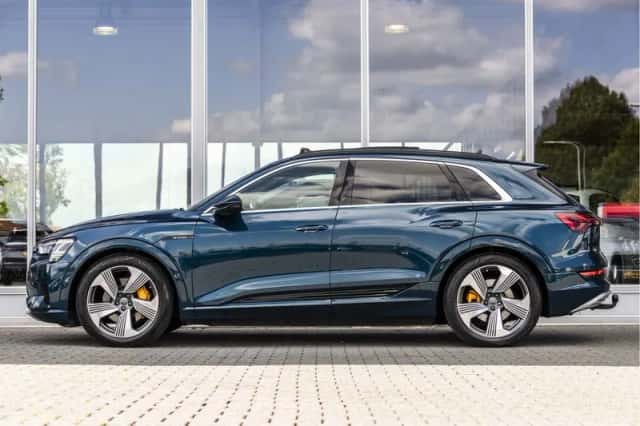 Audi e-tron (2018) thumbnail 6