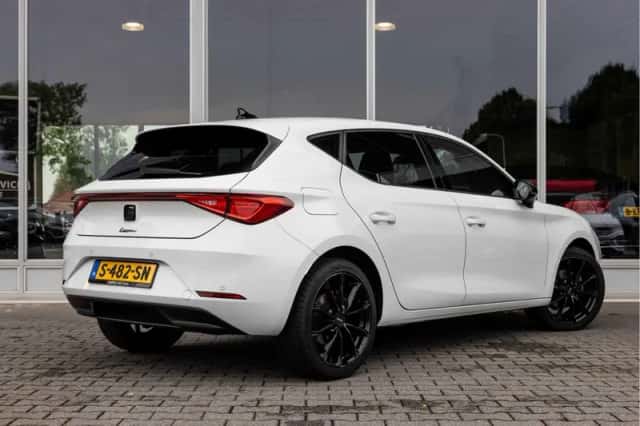 SEAT Leon (2023) thumbnail 3