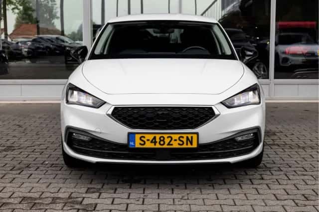 SEAT Leon (2023) thumbnail 4
