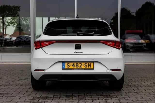 SEAT Leon (2023) thumbnail 5