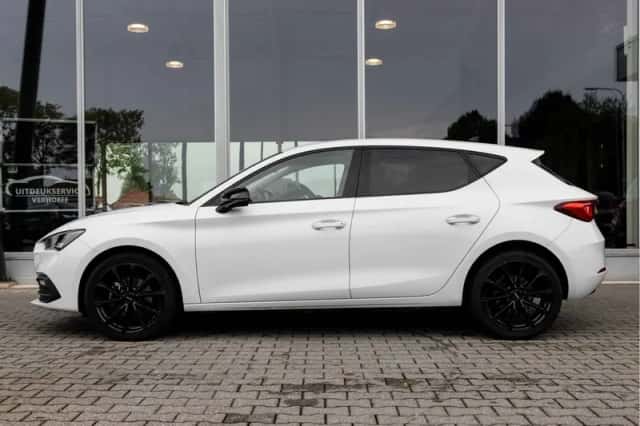 SEAT Leon (2023) thumbnail 6