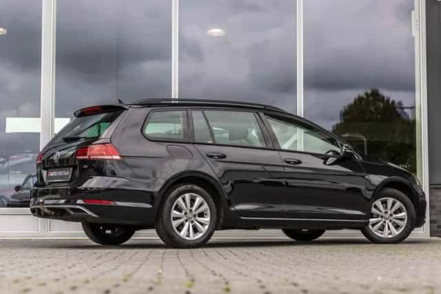 Volkswagen Golf (2017) thumbnail 3