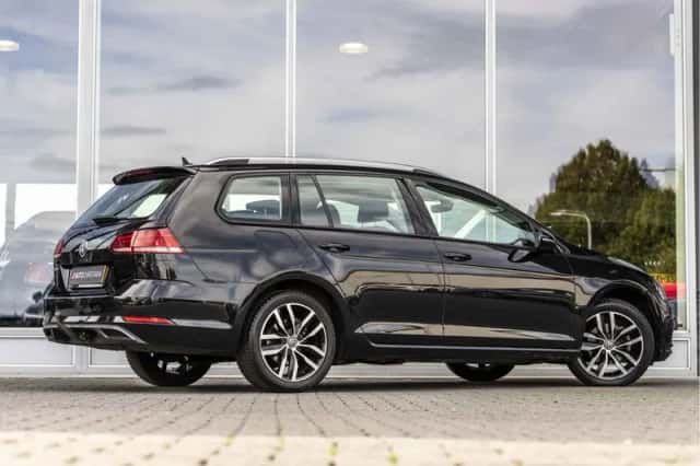 Volkswagen Golf (2019) thumbnail 3